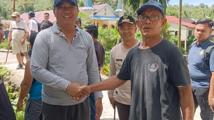Wakil Bupati Nias Selatan Gotong Royong Bersama Masyarakat Kecamatan Onolalu