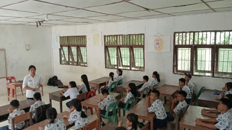Pembinaan Rohani di SMPN 4 Maniamolo Angkat Tema Kasih dan Pengampunan