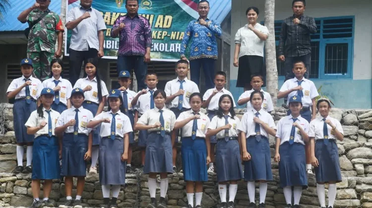 Karbak TNI AD di Nisel Rampungkan Pembangunan Bronjong di SMPN 5 Mazo