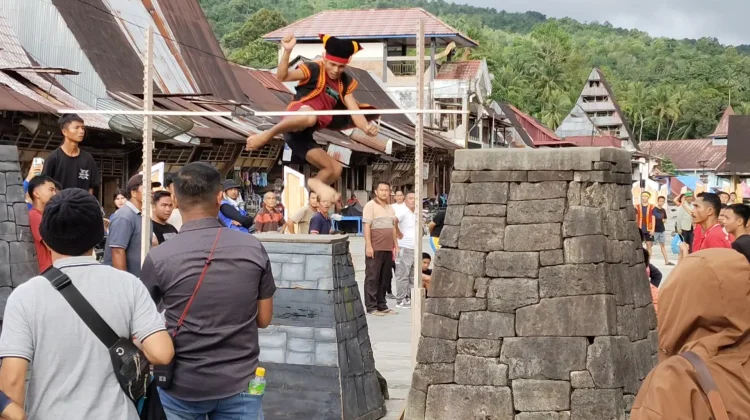 Dari Hobi, Alvin Dachi Unjuk Kemampuan di Festival Lompat Batu Maniamolo Fest 2026