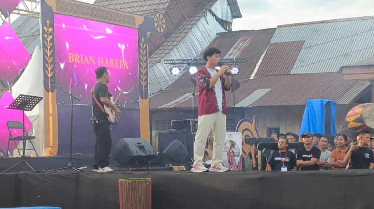 Penutupan Maniamolo Fest 2026, Brian Harefa Hadirkan Keseruan lewat 'So Nono Manugu'