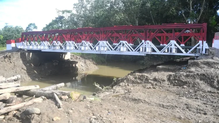 Satgas Karbak TNI AD Selesaikan Pembangunan Jembatan Sefa di Amandraya