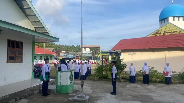 Tahun Ajaran Baru, Kepala MTsN Nias Selatan Tekankan Disiplin dan Semangat Belajar