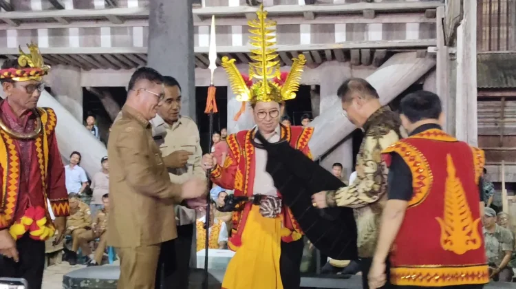 Datang ke Bawomataluo, Menteri Fadli Zon Dianugerahi Gelar Kebangsawanan