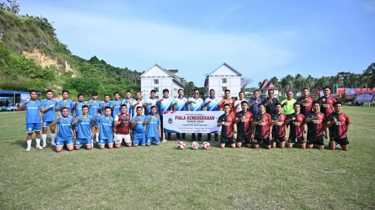 Bupati Nisel Buka Turnamen Sepakbola Piala Kemerdekaan
