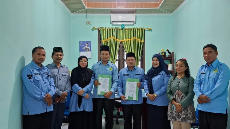 Kemenag Nias Selatan Serahkan Surat Tugas kepada Plt Kepala KUA Gomo dan Lolowau