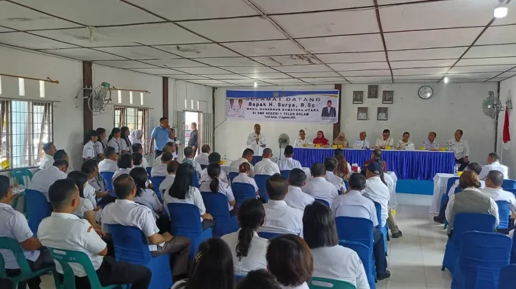 Kunker ke Nisel, Wagub Surya Tinjau IKD Pelajar dan Pimpin Rakor Penguatan UHC