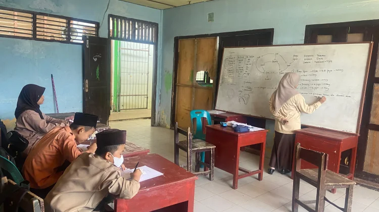 MTsN Nisel Siapkan Siswa Berprestasi untuk OMI Bidang IPA