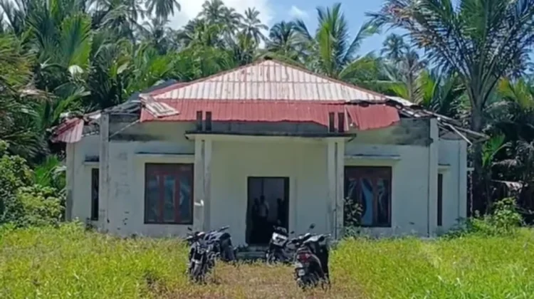Tindaklanjuti Laporan Warga, Wabup Nisel Tinjau Kondisi Kantor Camat Tanah Masa