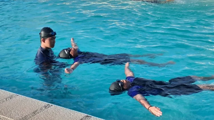 Coach Daya Eli Zega Dorong Anak Nias Mahir Berenang
