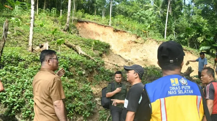 Bupati Nisel Tinjau Sejumlah Lokasi Terdampak Bencana di Fanayama