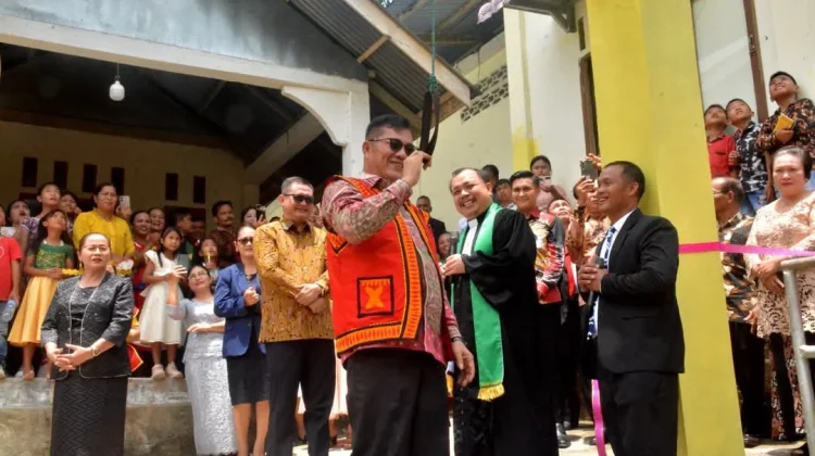 Bupati Nisel Hadiri Peresmian Lonceng Gereja BNKP Betesa Maniamolo