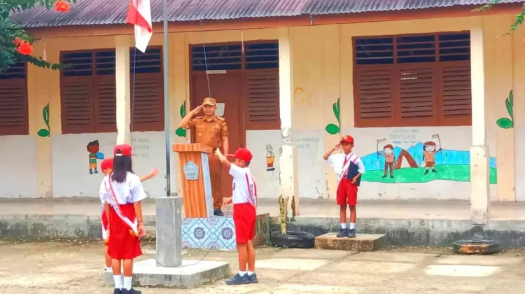 Kunjungan Perdana di SDN 071112 Hilinamozaua, Camat Onolalu Motivasi Sekolah