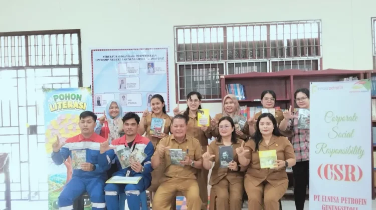 SMP Negeri 3 Gunungsitoli Terima Donasi Buku Literasi