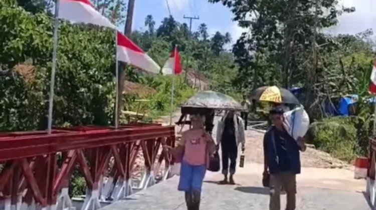 Akses Lebih Mudah, Warga Bersyukur TNI Bangun Jembatan di Sinar Susua Somambawa