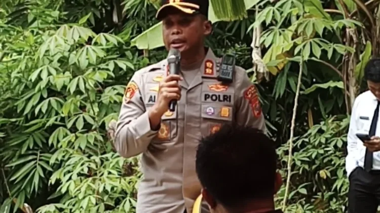 Kapolres Nisel Apresiasi Semangat Gotong Royong Revitalisasi Jembatan Demba