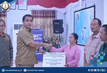 Wabup Nias Selatan Serahkan Bantuan Perbaikan Rumah Warga