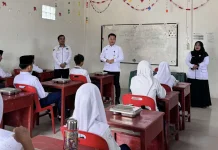 Optimalkan Pelayanan, Kepala SPPG Monitoring Penyaluran MBG di MTsN Nisel