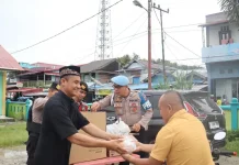Jum’at Berkah Polres Nias Selatan Bagikan Makanan