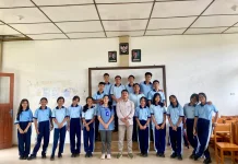 Penyuluh Agama Katolik Kemenag Nisel Ajak Siswa Saling Dukung Sesama Teman