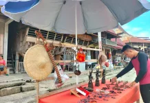 Pelaku Usaha Bawomataluo Ajak Wisatawan Cintai Produk Lokal Nias