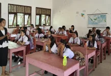 Ajarkan Firman Tuhan lewat Lagu, Penyuluh Agama Kristen Sambangi SDN Botohilitano