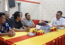 Warga Samadaya Hilisimaetano Temui Bupati Nias Selatan