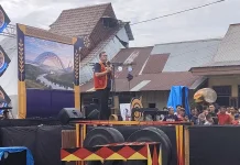 Tokoh Adat Hilisimaetano Apresiasi Maniamolo Fest 2026