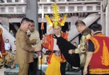 Datang ke Bawomataluo, Menteri Fadli Zon Dianugerahi Gelar Kebangsawanan