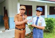 Camat Onolalu Pimpin Upacara dan Motivasi Murid SMPN 2 Onolalu