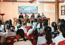 Bawaslu Nisel Edukasi Pemilih Pemula di SMA Negeri 1 Fanayama