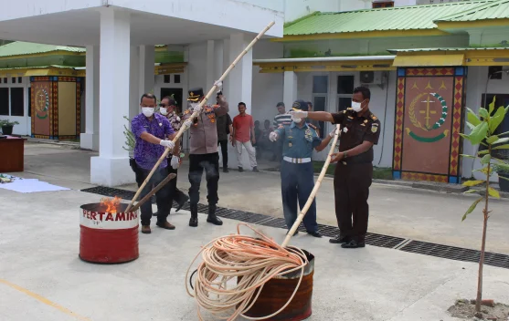 Kejari Nias Selatan Melakukan Pemusnahan Barang Bukti Perkara Tipidum
