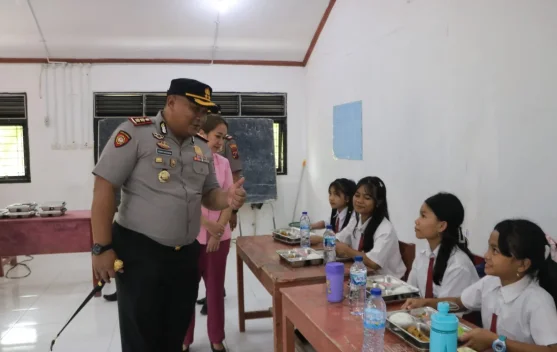 Polres Nias Selatan Distribusikan Perdana MBG SPPG Lahusa