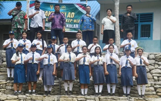 Karbak TNI AD di Nisel Rampungkan Pembangunan Bronjong di SMPN 5 Mazo