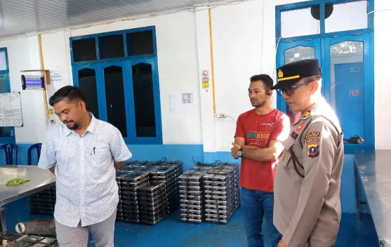 Polsek Pulau-pulau Batu Kawal Program Makan Bergizi