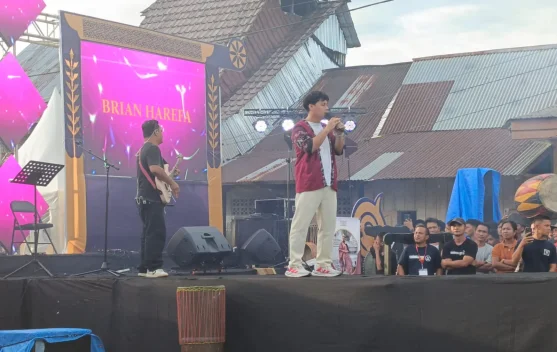 Penutupan Maniamolo Fest 2026, Brian Harefa Hadirkan Keseruan lewat 'So Nono Manugu'
