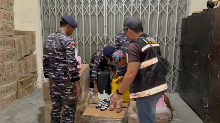 TNI AL-Bea Cukai Nunukan Gagalkan Penyelundupan Barang Branded