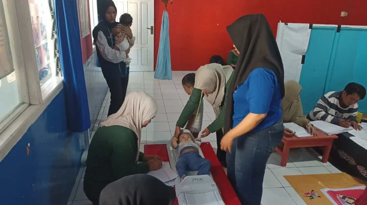 Warga Antusias ke Posyandu Rinjani Kelurahan Nunukan Utara