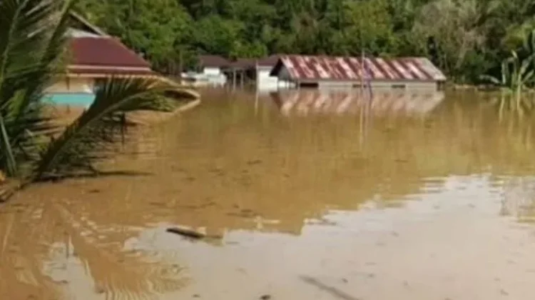 Banjir Kiriman Malaysia Mulai Surut, Dua Kecamatan Masih Terendam