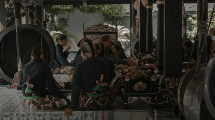 Serba Serbi Gamelan Jawa: Melodi Magis Bercampur Budaya Jawa Kental