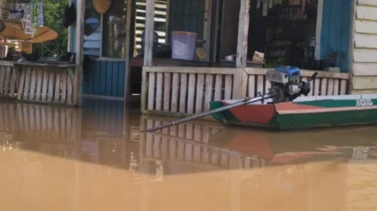Banjir Sembakung Capai 4,35 Meter, Akses Warga Lumpuh