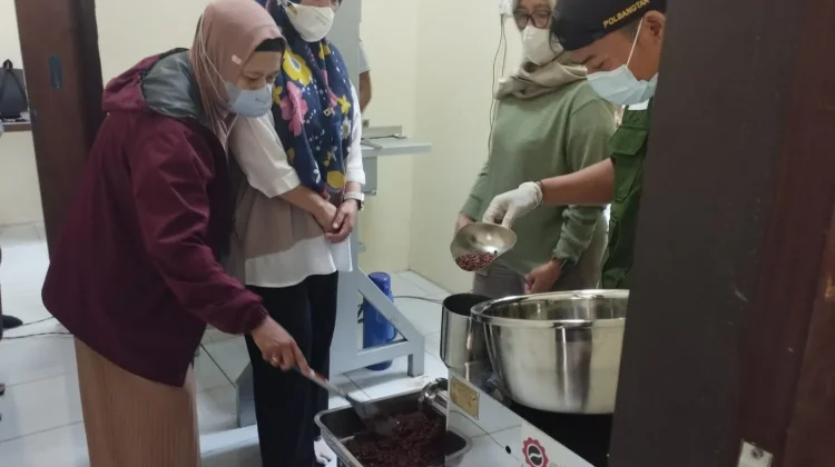 Kini Sebatik Sudah Bisa Memproduksi Kakao Menjadi Coklat Bahan Setengah