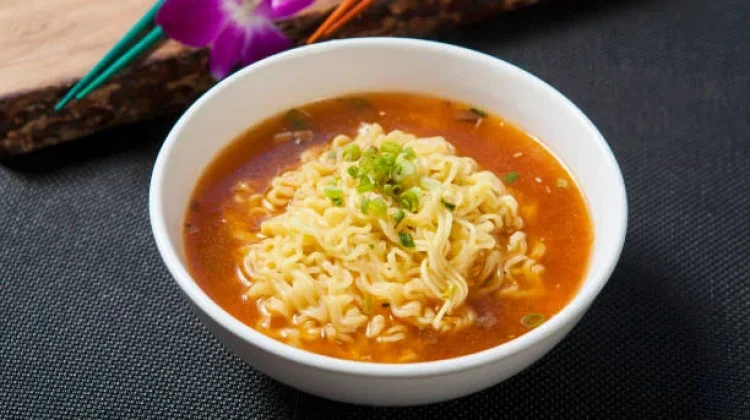 Amanakah Sahur dengan Mie Instan?