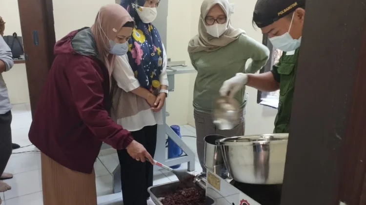 Pelatihan Instalasi dan Pengoperasian Mesin Pengolah Biji Kakao di Sebatik