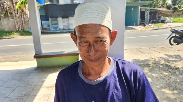 Menjemput Berkah lewat Keikhlasan: Kisah Pembersih Makam di Nunukan
