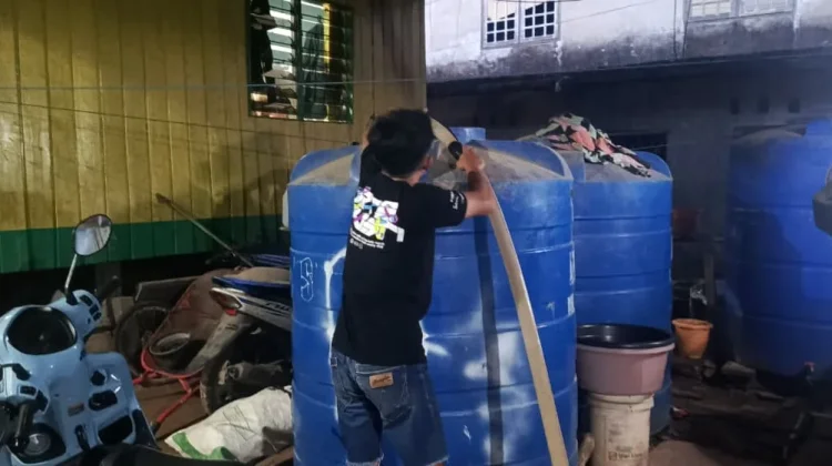 Penjual Air Raup Untung di tengah Krisis Air Sebatik