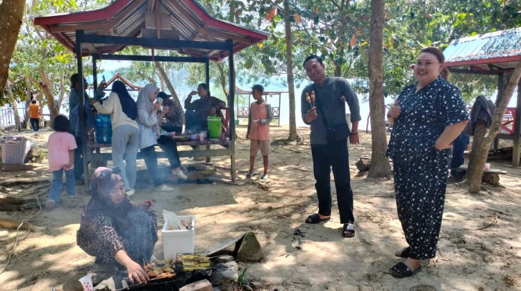 Pantai Ecing Kebebasan Pengunjung Memasak di Lokasi Wisata
