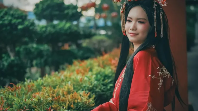 Lebih dari Sekadar Hiasan Kepala. Ini 3 Headpiece Cantik dan Populer dari Cina