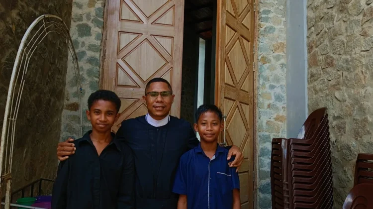 Frater Anselmus Rasakan Rindu Keluarga di Pekan Suci