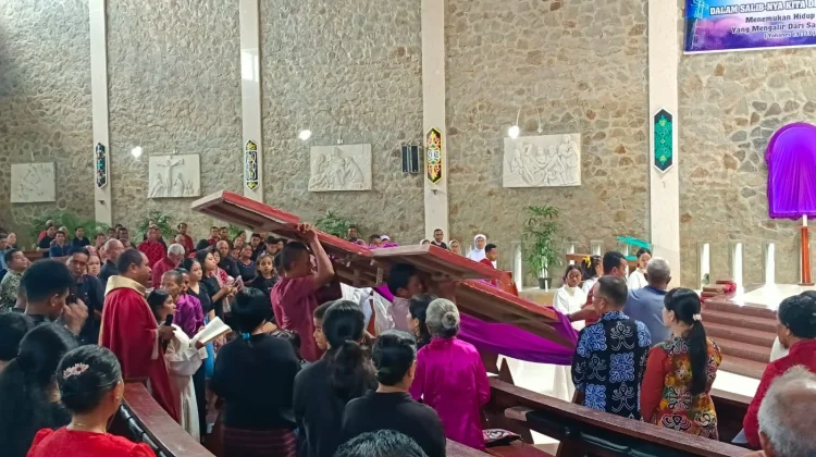 Frater Anselmus Ajak Umat Maknai Tri Hari Suci